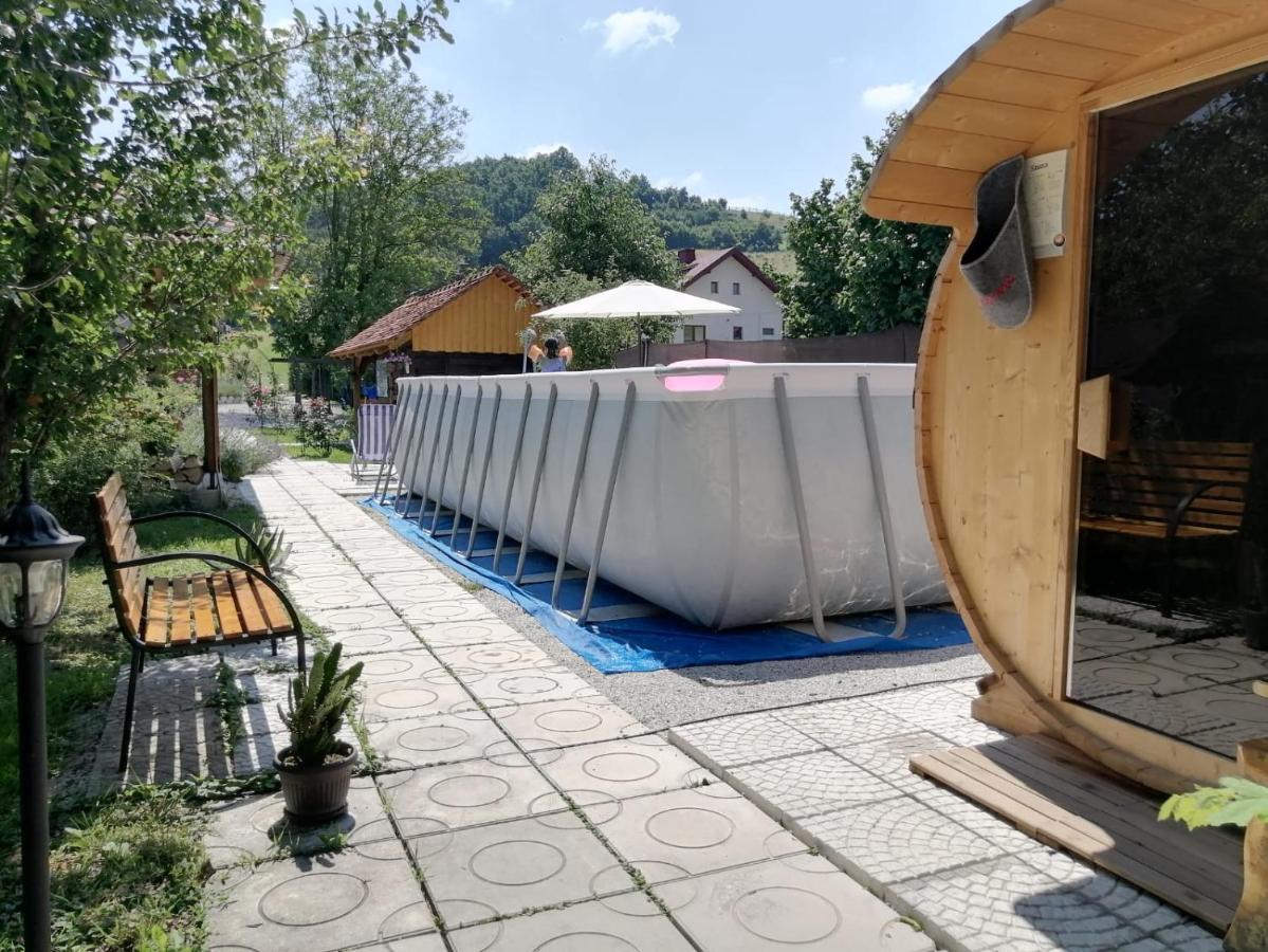 Pod Orehom Drvena Kuca I Sauna Hotel Krapina Bagian luar foto