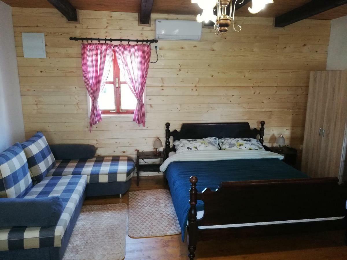 Pod Orehom Drvena Kuca I Sauna Hotel Krapina Bagian luar foto