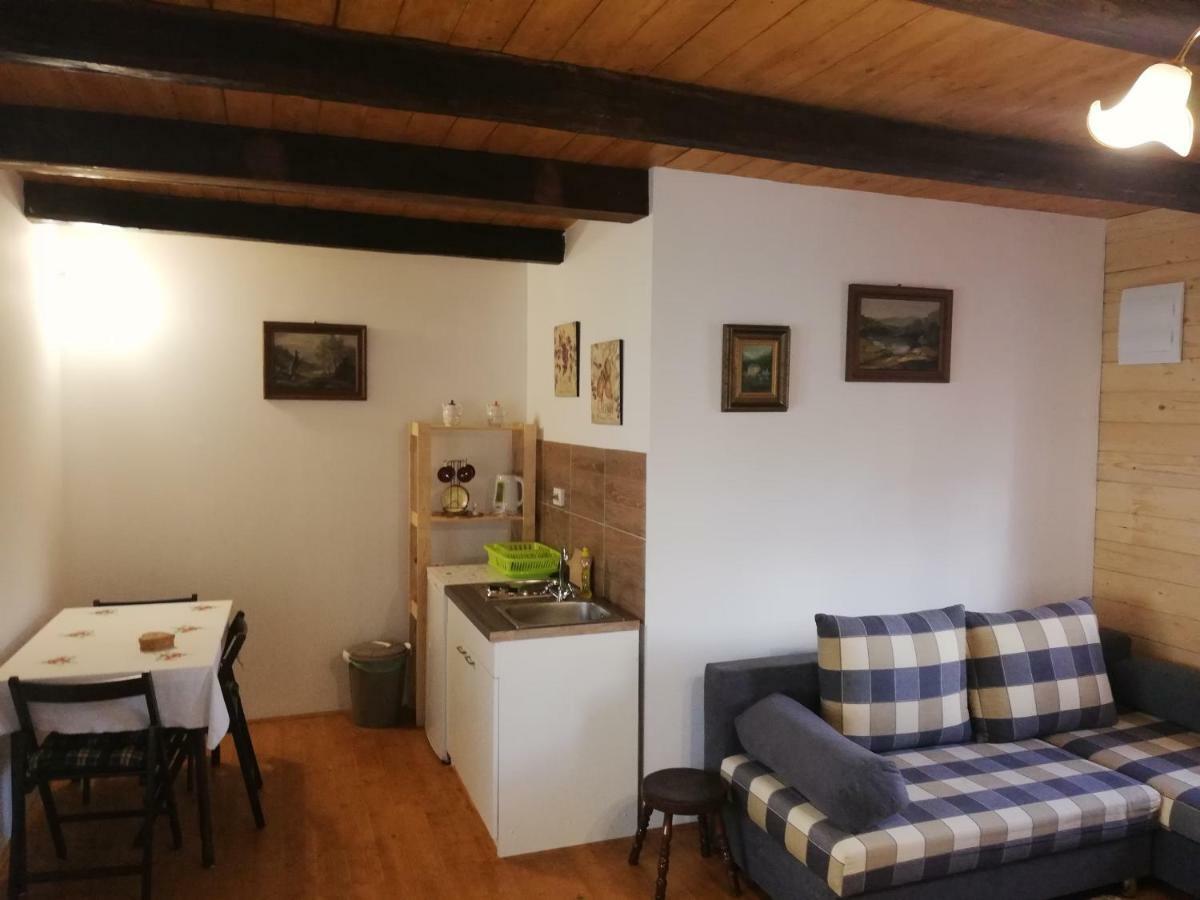 Pod Orehom Drvena Kuca I Sauna Hotel Krapina Bagian luar foto