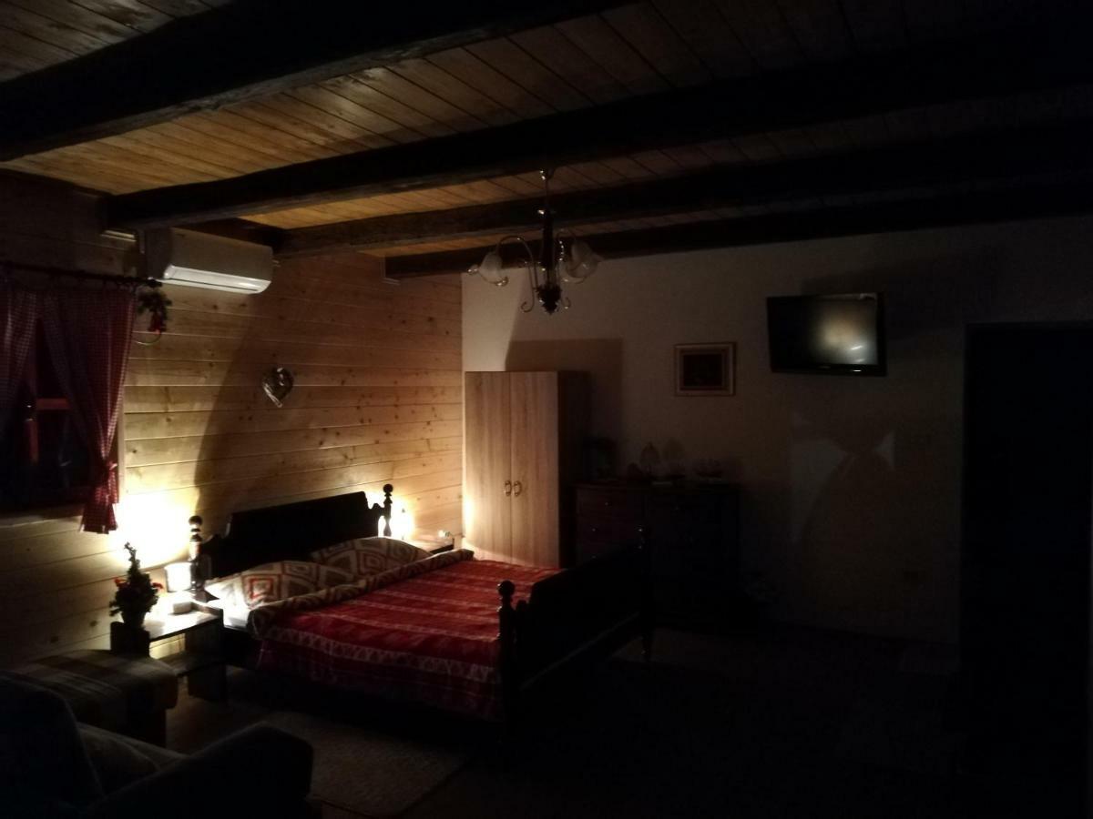 Pod Orehom Drvena Kuca I Sauna Hotel Krapina Bagian luar foto