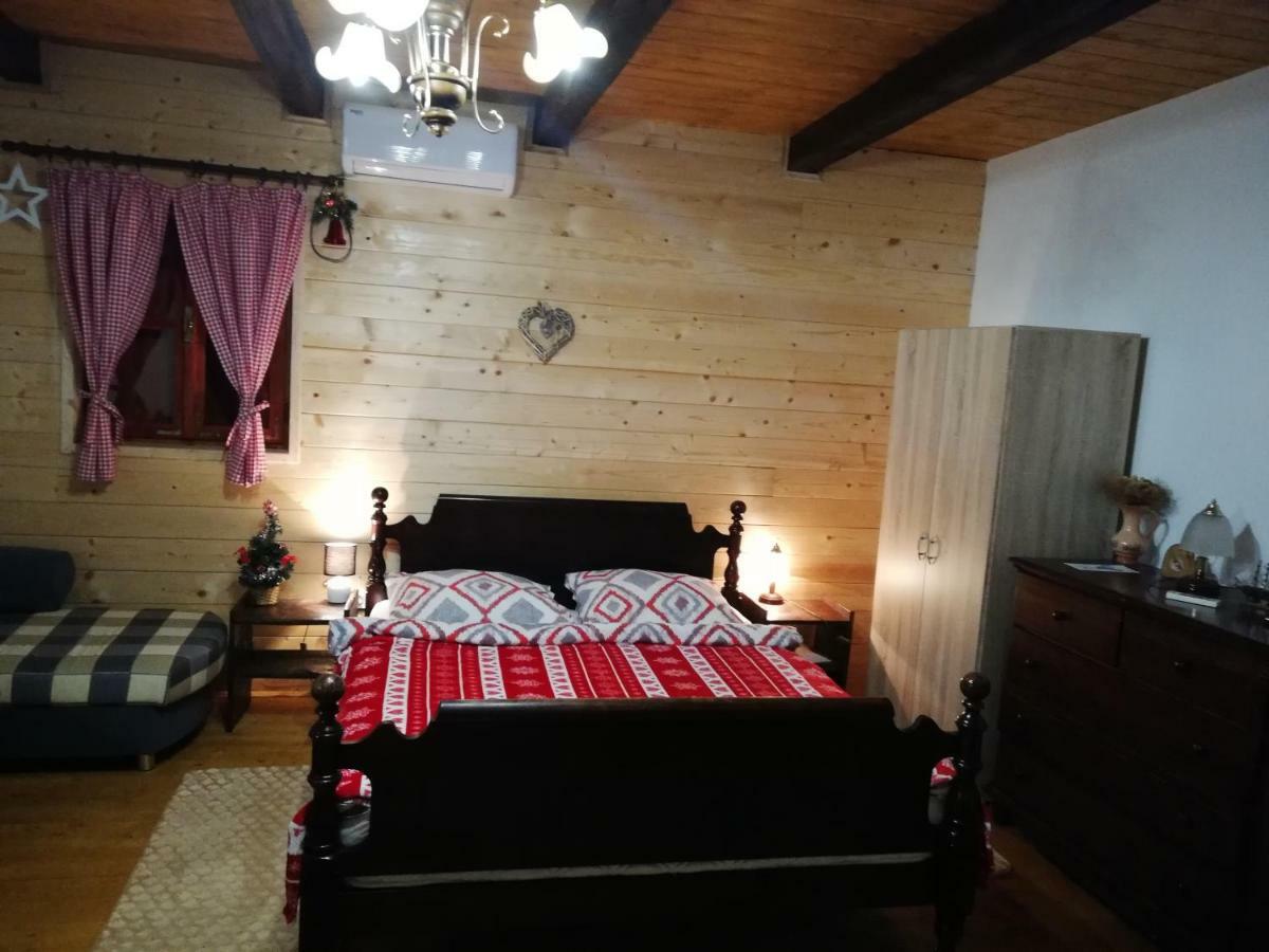 Pod Orehom Drvena Kuca I Sauna Hotel Krapina Bagian luar foto