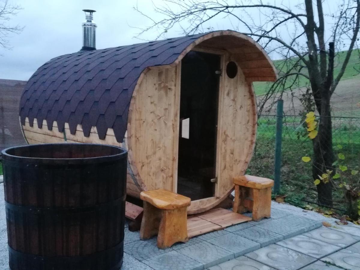 Pod Orehom Drvena Kuca I Sauna Hotel Krapina Bagian luar foto